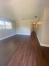 4723 W Iowa Ave in Tampa, FL - Foto de edificio - Building Photo