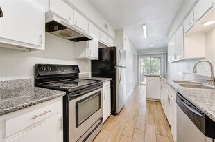 6200 W Tidwell Rd in Houston, TX - Building Photo