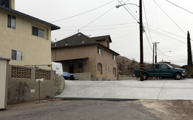 Hillside Apartments in Barstow, CA - Foto de edificio - Building Photo