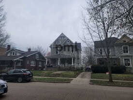 1035 W Main St in Decatur, IL - Building Photo