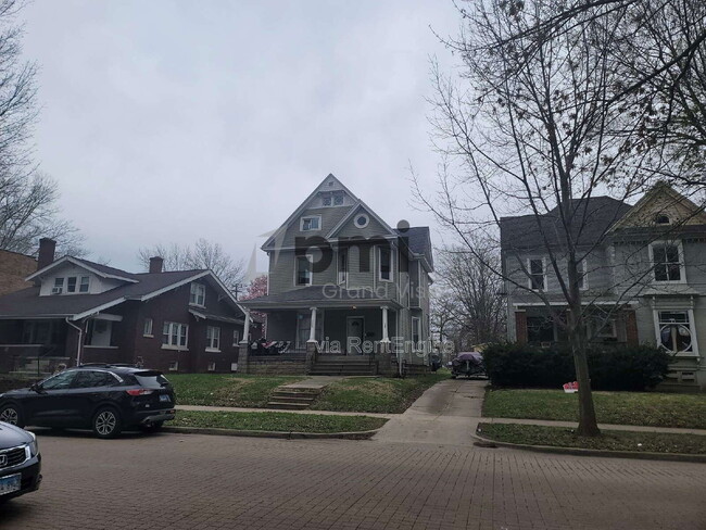 property at 1035 W Main St