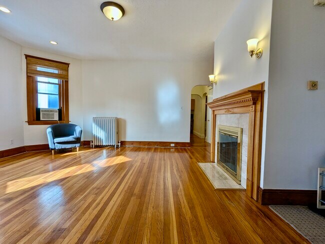 21 Westbourne Ter, Unit 3 in Brookline, MA - Foto de edificio - Building Photo