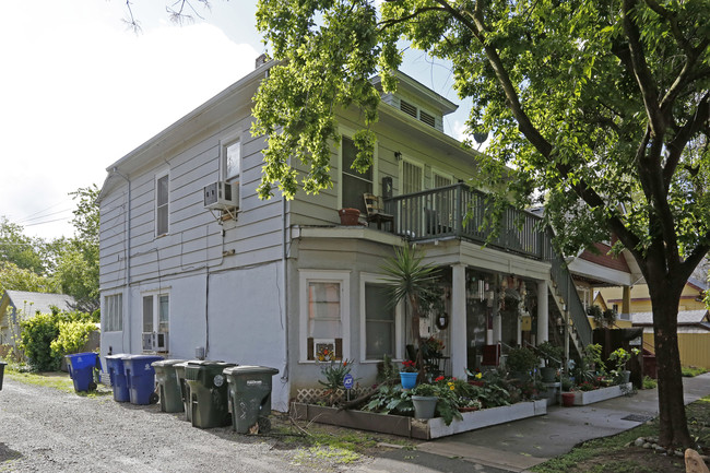 517 20th St in Sacramento, CA - Foto de edificio - Building Photo