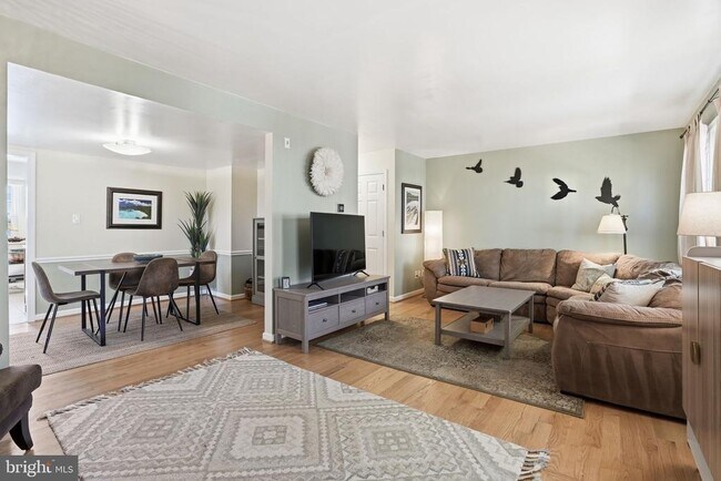 9100 Omar Ct in Fairfax, VA - Building Photo - Building Photo