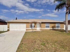 344 Edgewood Ct in Kissimmee, FL - Building Photo