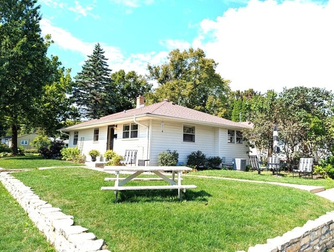 2202 N 116th St in Wauwatosa, WI - Building Photo - Building Photo