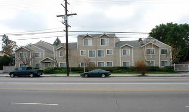 15004 Nordhoff St in North Hills, CA - Building Photo - Building Photo