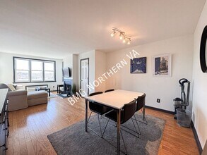 3217 Wisconsin Ave NW in Washington, DC - Building Photo - Building Photo