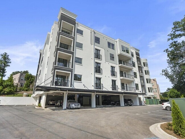 property at 6890 Peachtree Dunwoody Rd