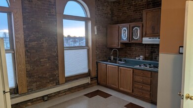 60 N Main St in Three Rivers, MI - Foto de edificio - Building Photo