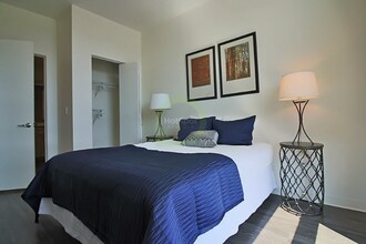 824 N Milwaukee Ave in Chicago, IL - Building Photo - Building Photo