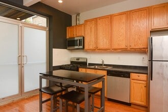 1450 W Blackhawk St, Unit M02H in Chicago, IL - Foto de edificio - Building Photo