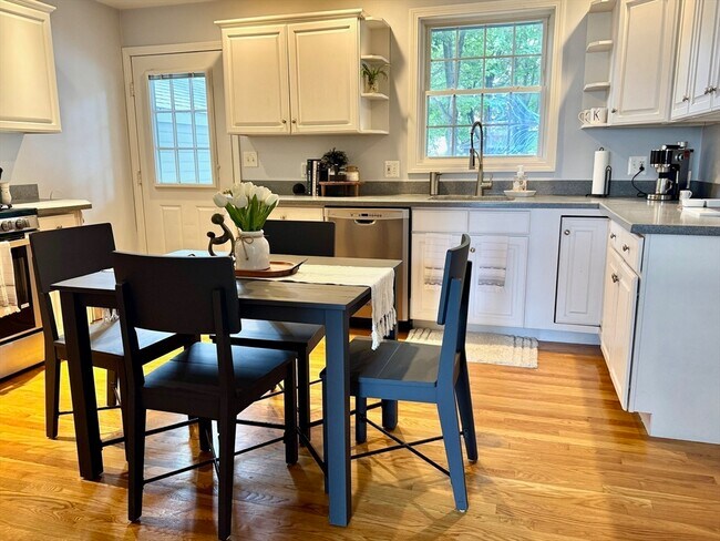 27 Willow St in Melrose, MA - Building Photo - Building Photo