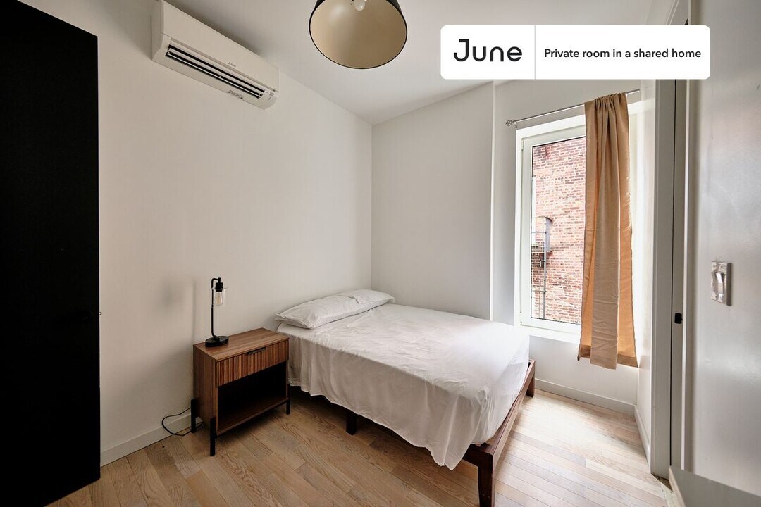 Room in Shared 4 bed/4 bath home in Brooklyn, NY - Building Photo