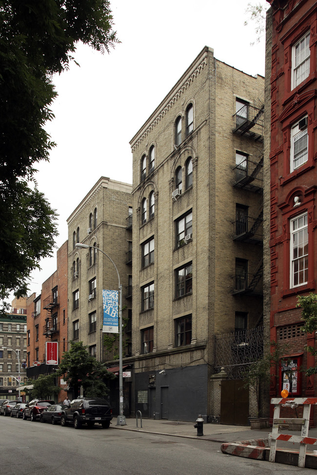 63 Second Ave in New York, NY - Foto de edificio - Building Photo