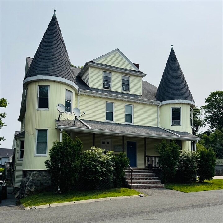 80 Dale St in Dedham, MA - Building Photo