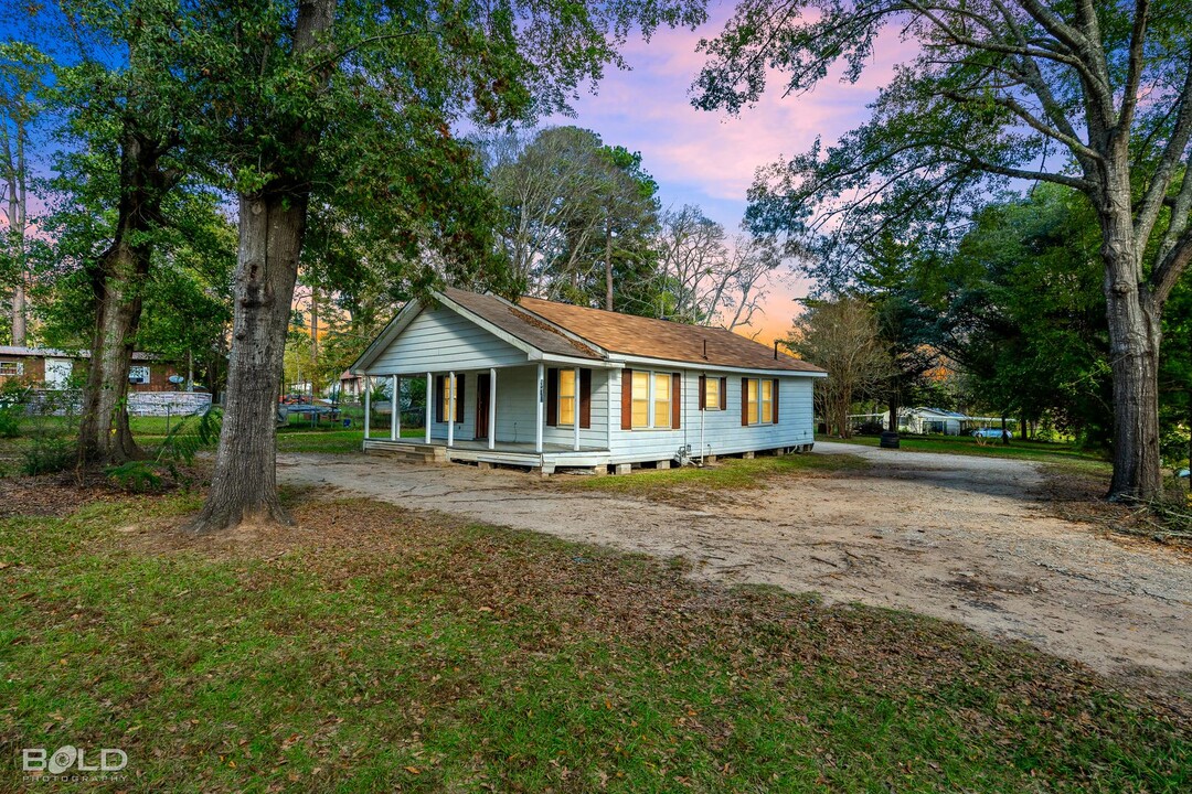 310 Randolph St in Waskom, TX - Building Photo