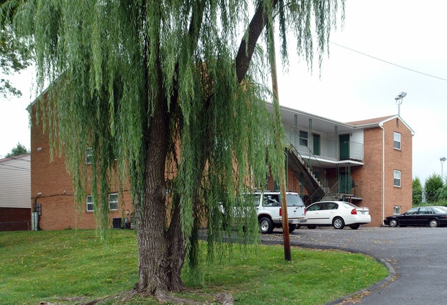 Greenbrier North Apartments in Roanoke, VA - Foto de edificio - Building Photo