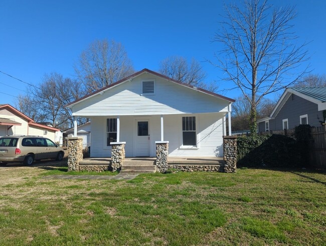 722 Indian Ave in Rossville, GA - Building Photo - Building Photo