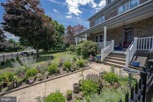 7350 Ridge Ave in Philadelphia, PA - Building Photo