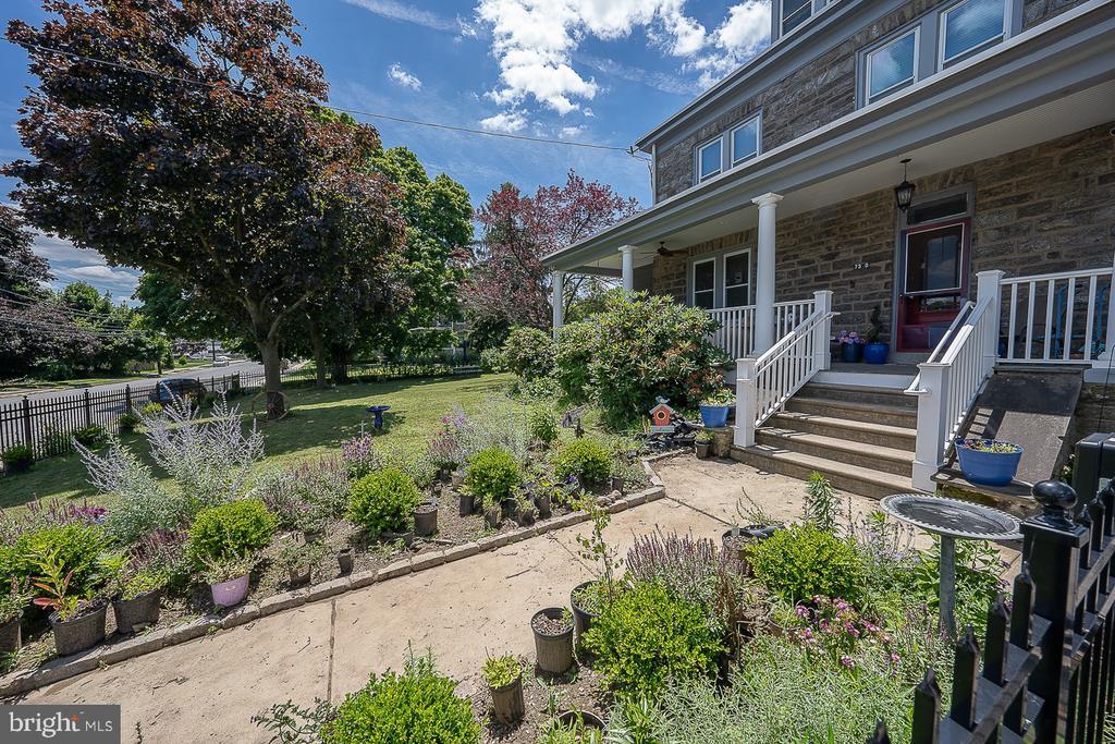 7350 Ridge Ave in Philadelphia, PA - Building Photo