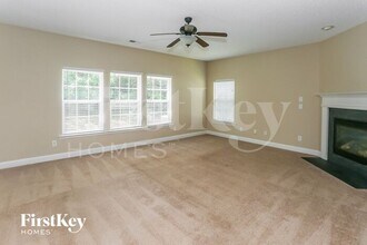 9803 Falling Stream Dr in Charlotte, NC - Foto de edificio - Building Photo
