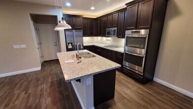 8926 Oreana Peak Ct in Las Vegas, NV - Building Photo - Building Photo