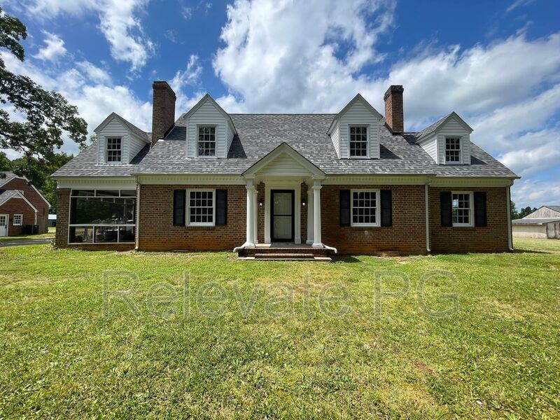 10322 Cox Rd in Ford, VA - Building Photo