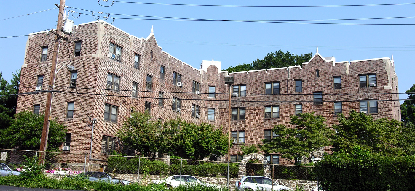 2 Stonelea Pl in New Rochelle, NY - Building Photo