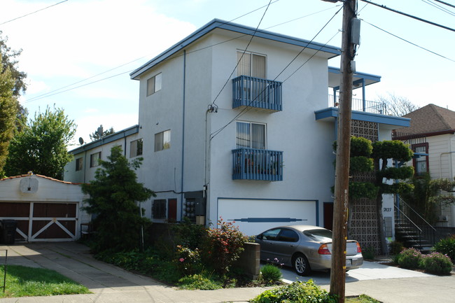 2127 Mcgee Ave in Berkeley, CA - Foto de edificio - Building Photo