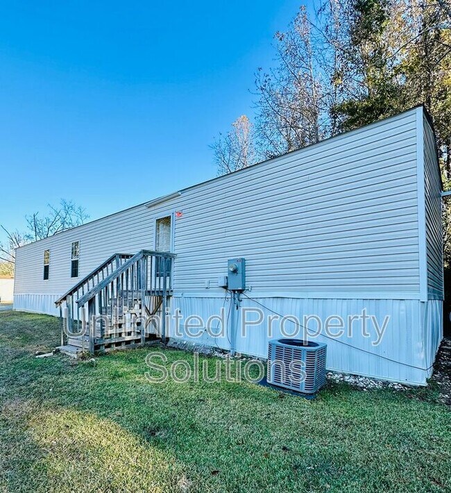 9765 Old Mill Rd in Navassa, NC - Building Photo - Building Photo