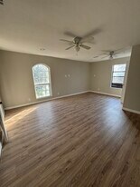 1314 Dewberry St in Wilmer, TX - Building Photo