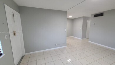 1715 Wiley St in Hollywood, FL - Building Photo - Building Photo