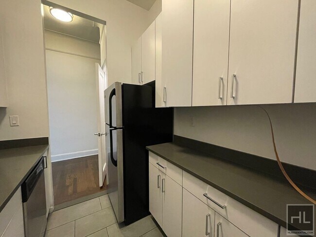 E 81st St in New York, NY - Building Photo - Building Photo