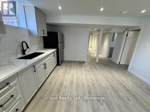 28 Tianalee Crescent in Brampton, ON - Building Photo - Building Photo