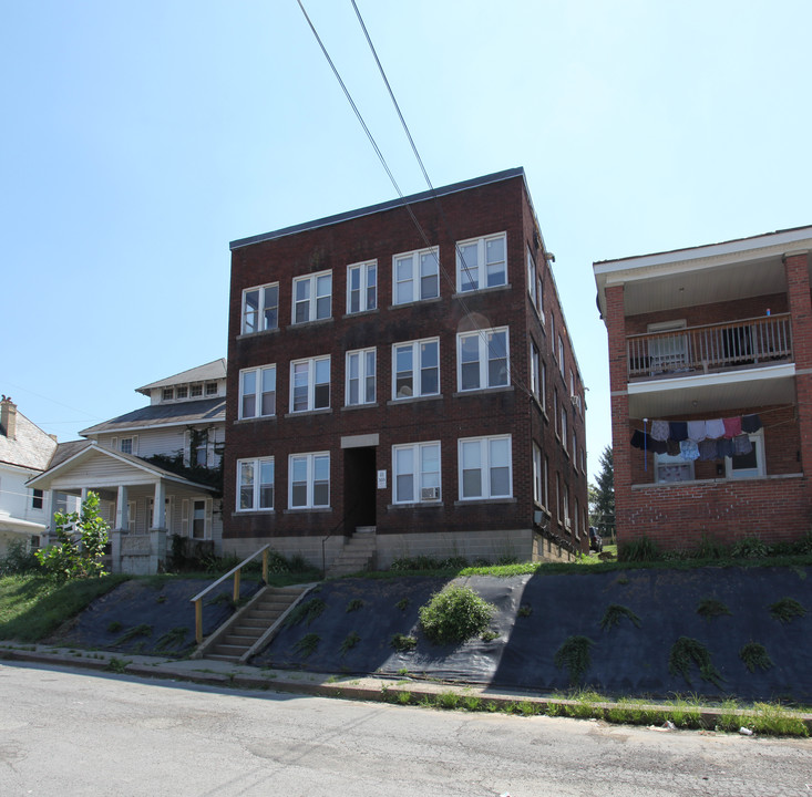 103 Grove Ave in Clarksburg, WV - Building Photo