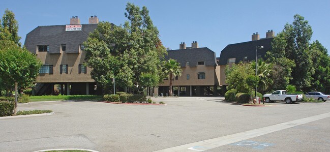 3144-3170 E Garvey Ave S