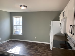 351 Paradee Dr in Dover, DE - Foto de edificio - Building Photo