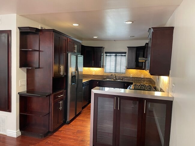 6014 Barton Ave, Unit 4 in Los Angeles, CA - Foto de edificio - Building Photo