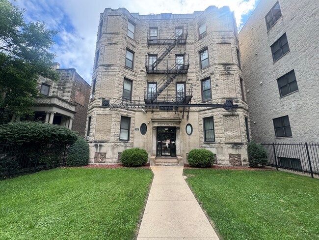 property at 6527 S Kimbark Ave