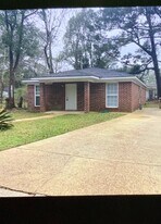 111 Columbia St in Mobile, AL - Building Photo