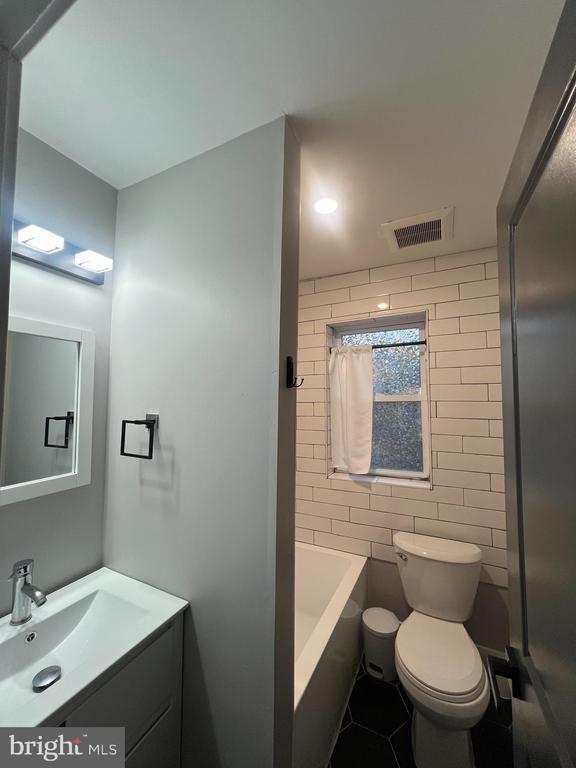 323 S 51st St in Philadelphia, PA - Building Photo - Building Photo