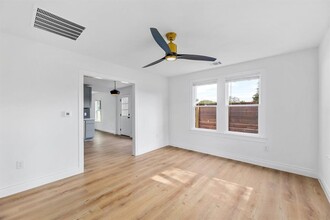 306 W Stassney Ln in Austin, TX - Building Photo - Building Photo