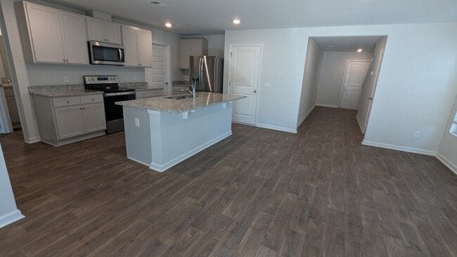 437 Coconut Dr in Bloomingdale, GA - Building Photo - Building Photo