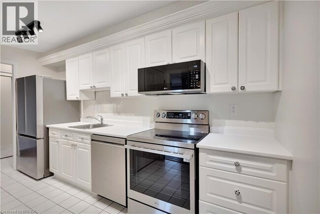 36 Hayhurst Rd in Brantford, ON - Building Photo - Building Photo