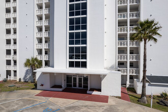 Van Lee Condominiums in Ormond Beach, FL - Building Photo - Building Photo