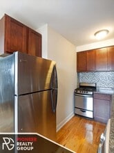 556 W Arlington Pl, Unit 2 in Chicago, IL - Foto de edificio - Building Photo