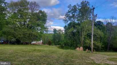 21806 Watson Rd in Leesburg, VA - Building Photo