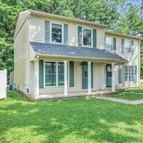 610A English Creek Ct in Champaign, IL - Building Photo