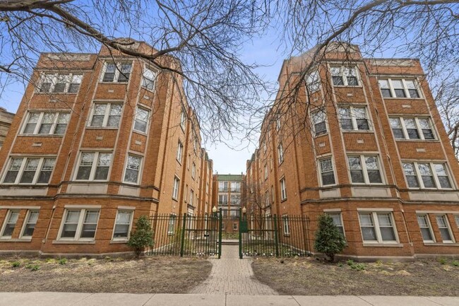 property at 4505 N Greenview Ave